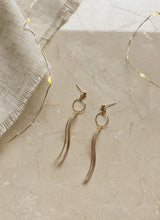 Afbeelding in Gallery-weergave laden, Oorbellen twisted
