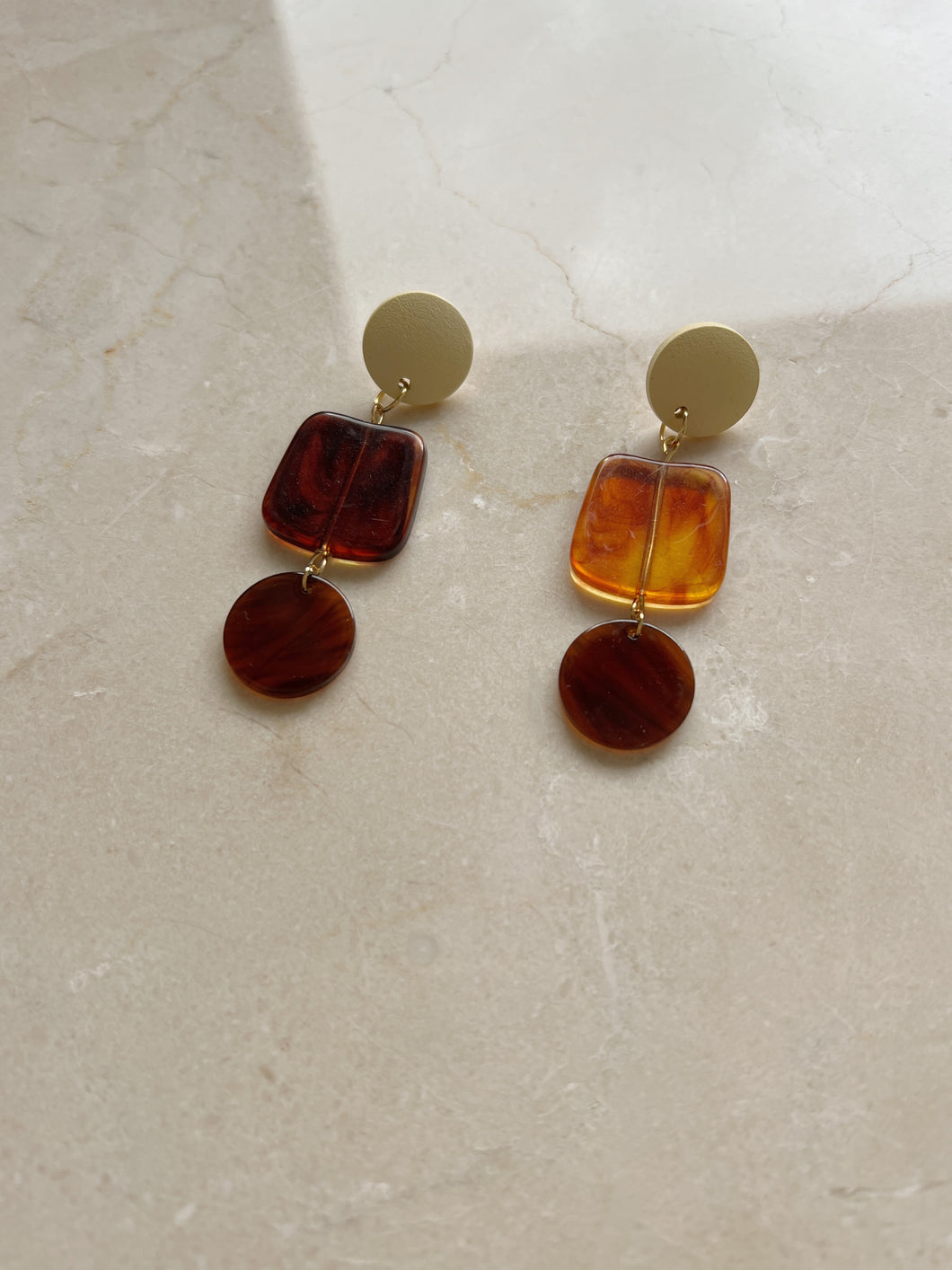 Oorbellen butter yellow brown