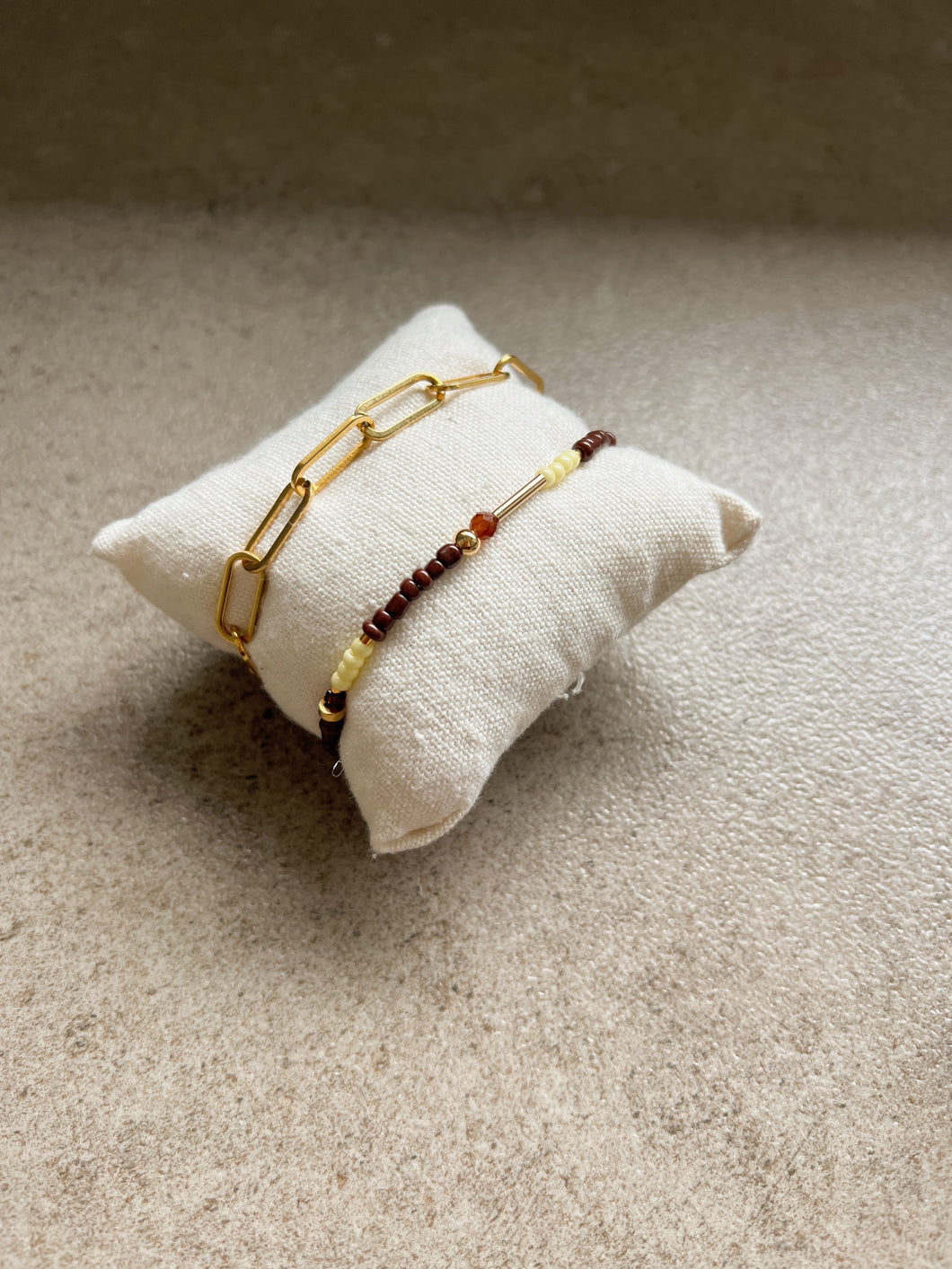 Armbandje butter yellow brown