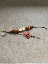 Afbeelding in Gallery-weergave laden, Keychain/bagcharm falling in love
