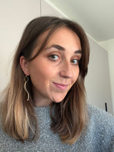 Afbeelding in Gallery-weergave laden, Oorbellen twisted
