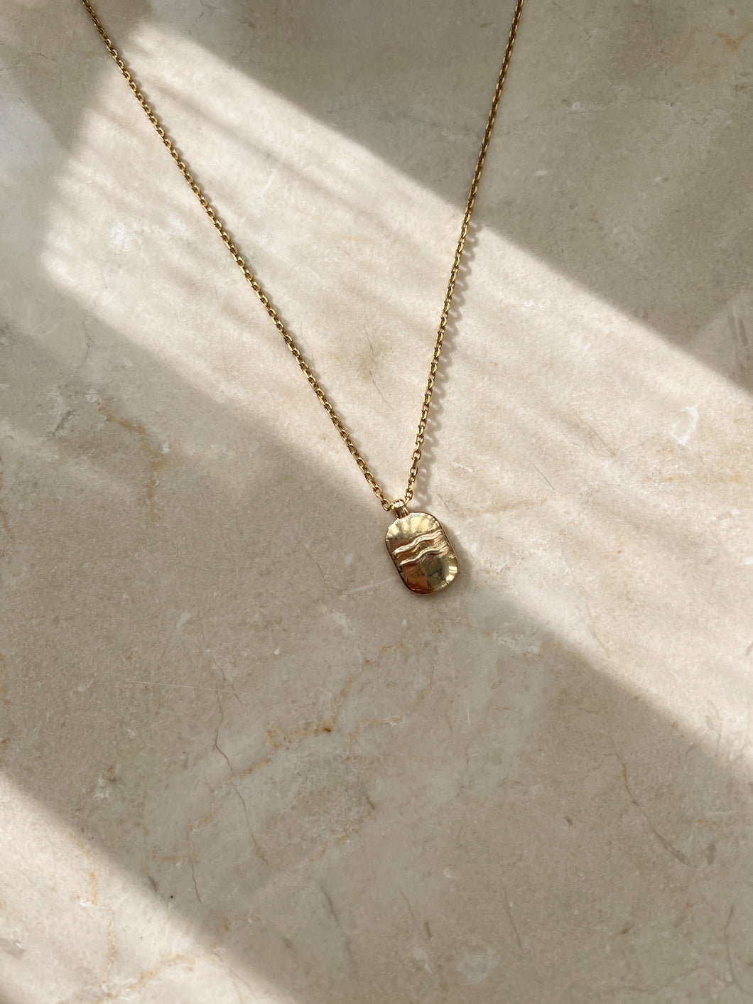 Ketting follow the waves